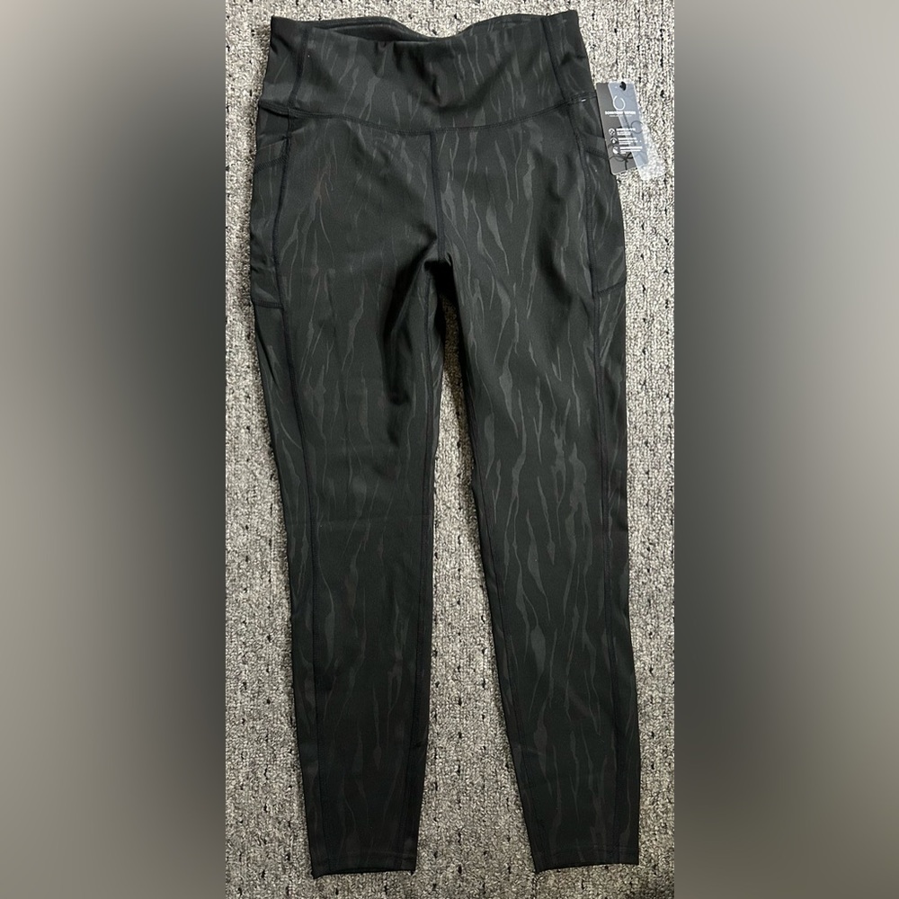 Women’s Downtown Motion leggings black zebra size Large NWT’s premium activewear